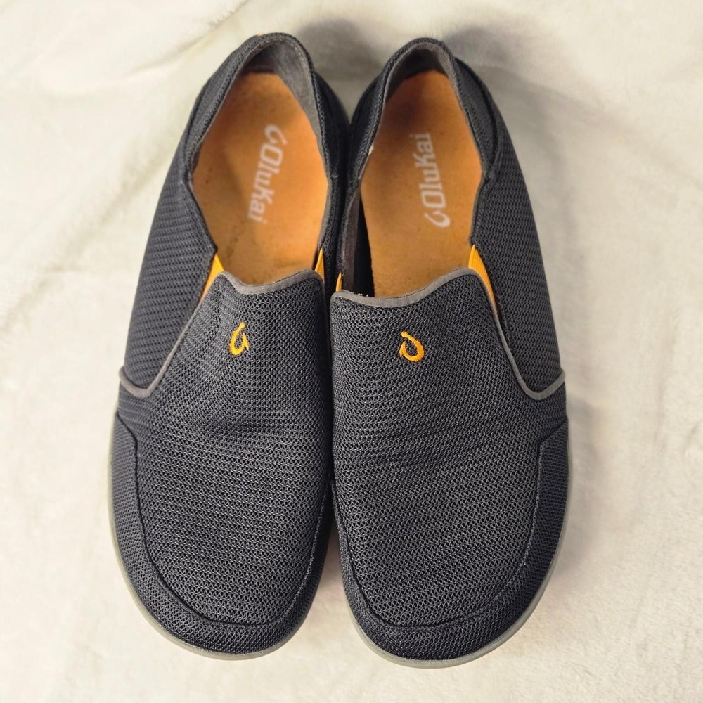 OluKai Men's size 8 gray slip-on shoes